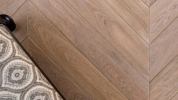 Solid flooring herringbone